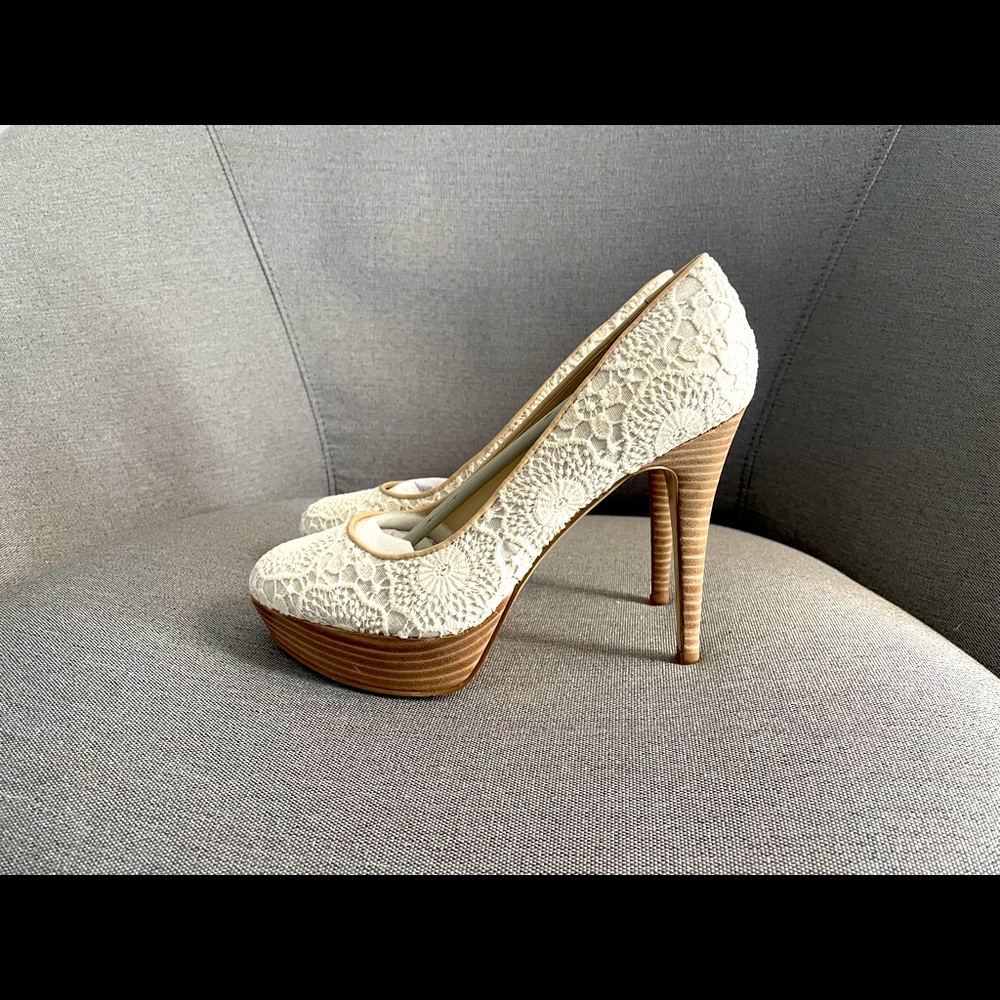 Bandolino Gaby Pump - Ivory Lace